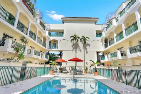 Condo in Miami Beach, Florida, 2 bedrooms № 2153176 - photo 4