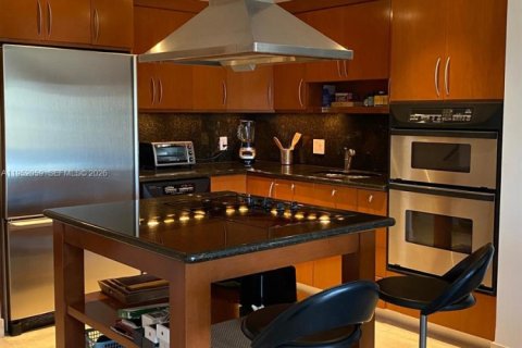 Condo in Miami Beach, Florida, 2 bedrooms № 2153176 - photo 10
