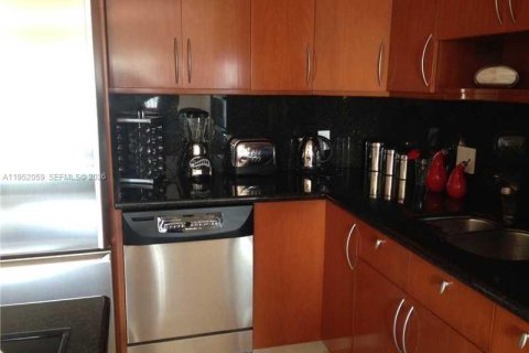 Condo in Miami Beach, Florida, 2 bedrooms № 2153176 - photo 9