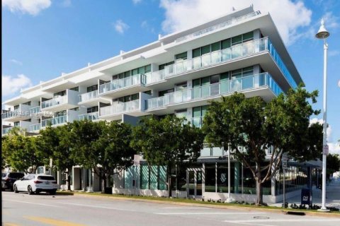 Коммерческая недвижимость в Майами-Бич, Флорида № 2054670