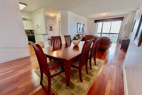 Condominio en alquiler en Aventura, Florida, 2 dormitorios, 109.72 m2 № 2030654 - foto 3