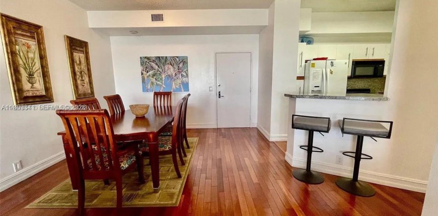 Condominio en Aventura, Florida, 2 dormitorios  № 2030654