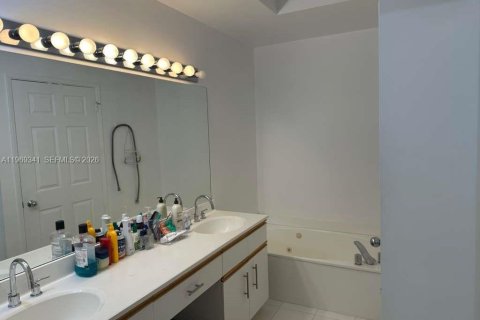 Condominio en alquiler en Aventura, Florida, 2 dormitorios, 109.72 m2 № 2030654 - foto 9