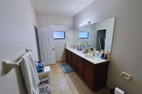 Adosado en alquiler en Miami, Florida, 3 dormitorios, 157.93 m2 № 2042742 - foto 23