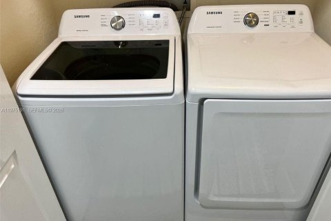 Adosado en alquiler en Miami, Florida, 3 dormitorios, 157.93 m2 № 2042742 - foto 28