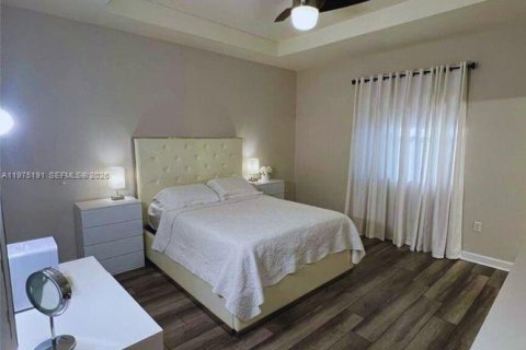 Adosado en alquiler en Miami, Florida, 3 dormitorios, 157.93 m2 № 2042742 - foto 18