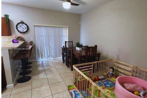 Adosado en alquiler en Miami, Florida, 3 dormitorios, 157.93 m2 № 2042742 - foto 9