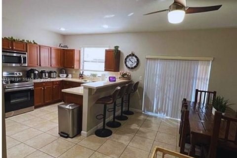 Adosado en alquiler en Miami, Florida, 3 dormitorios, 157.93 m2 № 2042742 - foto 10