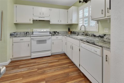 Copropriété à vendre à DeLand, Floride: 2 chambres, 111.11 m2 № 2107911 - photo 9