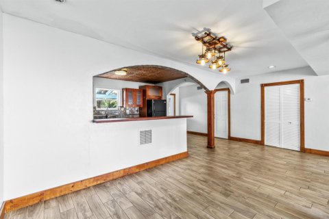 House in Delray Beach, Florida 2 bedrooms, 134.43 sq.m. № 2401243 - photo 12