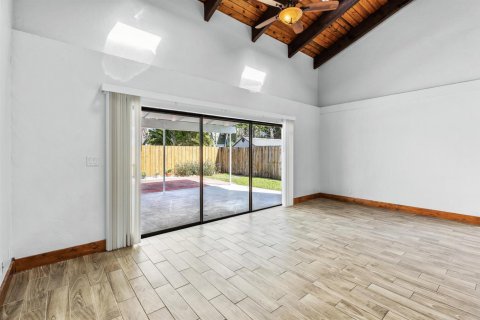 House in Delray Beach, Florida 2 bedrooms, 134.43 sq.m. № 2401243 - photo 18
