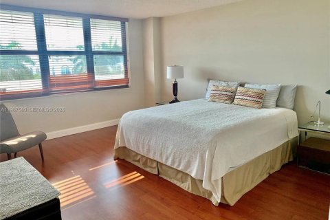 Condo in Bay Harbor Islands, Florida, 1 bedroom  № 2029694 - photo 6