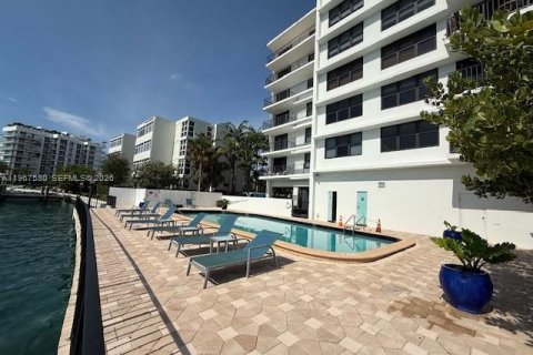 Condo in Bay Harbor Islands, Florida, 1 bedroom  № 2029694 - photo 19