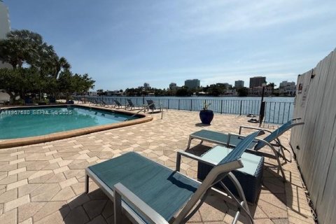 Condo in Bay Harbor Islands, Florida, 1 bedroom  № 2029694 - photo 20