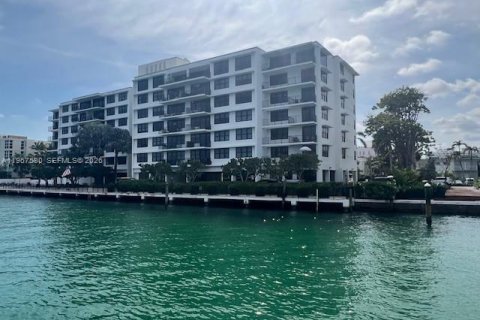 Condo in Bay Harbor Islands, Florida, 1 bedroom  № 2029694 - photo 16