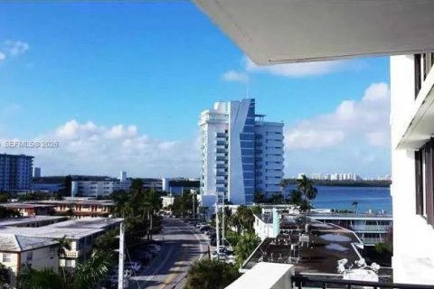 Condo in Bay Harbor Islands, Florida, 1 bedroom  № 2029694 - photo 7