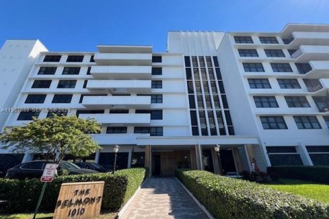 Condo in Bay Harbor Islands, Florida, 1 bedroom  № 2029694 - photo 15