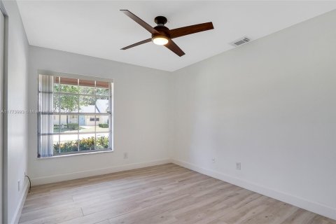 House in Jupiter, Florida 4 bedrooms, 202.62 sq.m. № 1696102 - photo 13