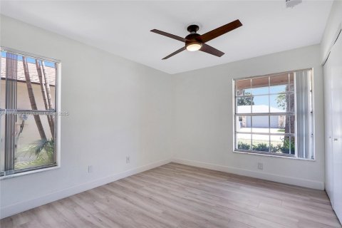 House in Jupiter, Florida 4 bedrooms, 202.62 sq.m. № 1696102 - photo 10