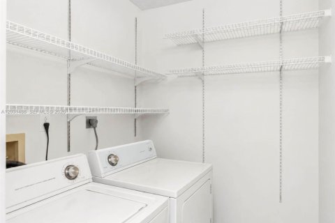 Condo in Aventura, Florida, 1 bedroom  № 2176334 - photo 16