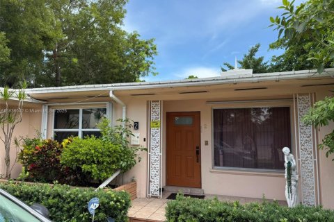 House in Miami Shores, Florida 3 bedrooms, 140.1 sq.m. № 1841172 - photo 2