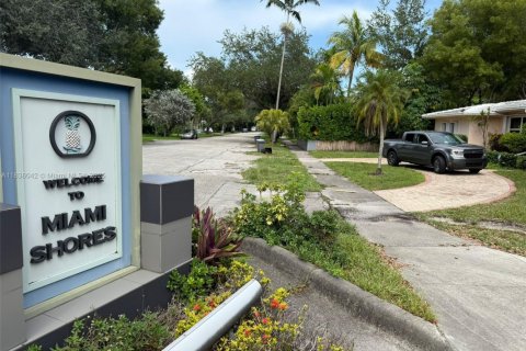House in Miami Shores, Florida 3 bedrooms, 140.1 sq.m. № 1841172 - photo 1