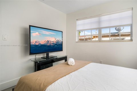 Casa en alquiler en Miami, Florida, 2 dormitorios, 125.42 m2 № 1975766 - foto 9
