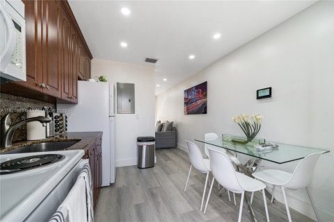 Casa en alquiler en Miami, Florida, 2 dormitorios, 125.42 m2 № 1975766 - foto 5