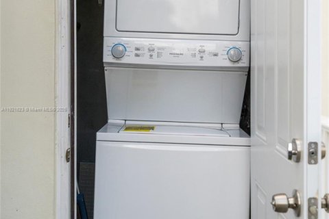 Casa en alquiler en Miami, Florida, 2 dormitorios, 125.42 m2 № 1975766 - foto 12