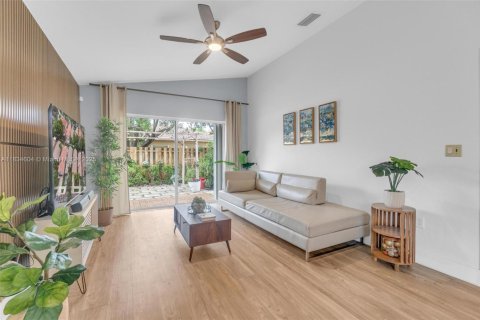 House in Weston, Florida 3 bedrooms, 150.04 sq.m. № 1821715 - photo 19