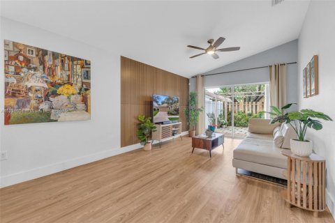 House in Weston, Florida 3 bedrooms, 150.04 sq.m. № 1821715 - photo 18