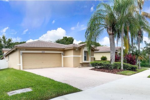 House in Weston, Florida 3 bedrooms, 150.04 sq.m. № 1821715 - photo 1