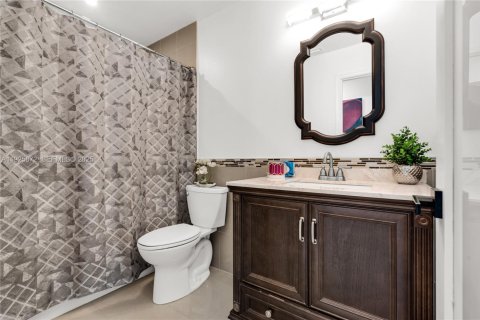 Casa en venta en Miami, Florida, 3 dormitorios, 150.04 m2 № 1984326 - foto 19