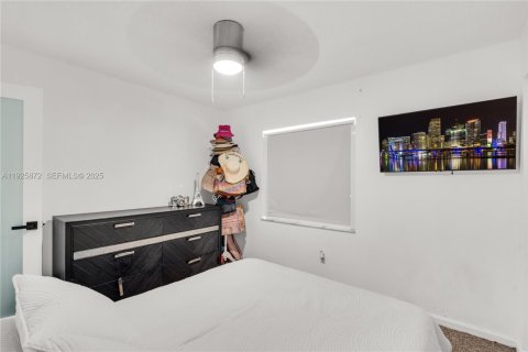 Casa en venta en Miami, Florida, 3 dormitorios, 150.04 m2 № 1984326 - foto 17