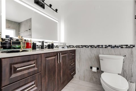 Casa en venta en Miami, Florida, 3 dormitorios, 150.04 m2 № 1984326 - foto 11