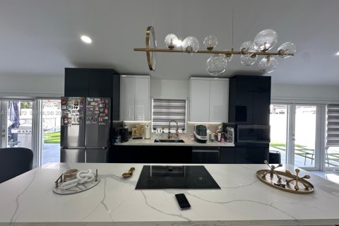 Casa en venta en Miami, Florida, 3 dormitorios, 150.04 m2 № 1984326 - foto 8