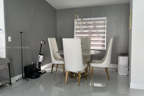 Casa en venta en Miami, Florida, 3 dormitorios, 150.04 m2 № 1984326 - foto 7