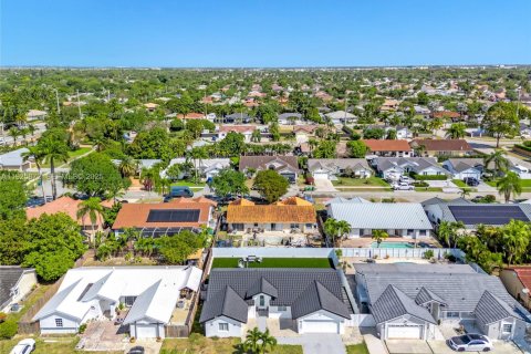 Casa en venta en Miami, Florida, 3 dormitorios, 150.04 m2 № 1984326 - foto 29