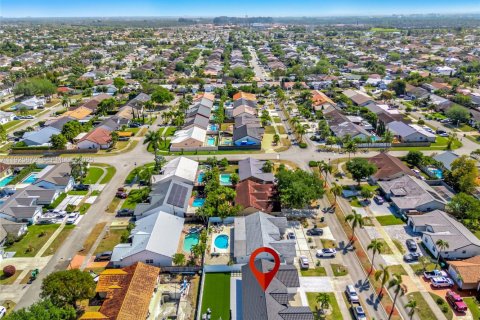 Casa en venta en Miami, Florida, 3 dormitorios, 150.04 m2 № 1984326 - foto 27