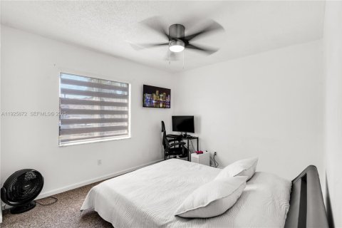 Casa en venta en Miami, Florida, 3 dormitorios, 150.04 m2 № 1984326 - foto 16