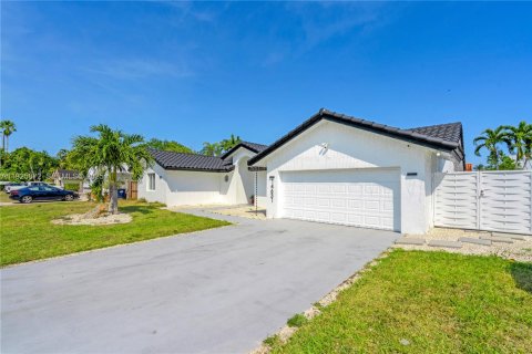 Casa en venta en Miami, Florida, 3 dormitorios, 150.04 m2 № 1984326 - foto 2