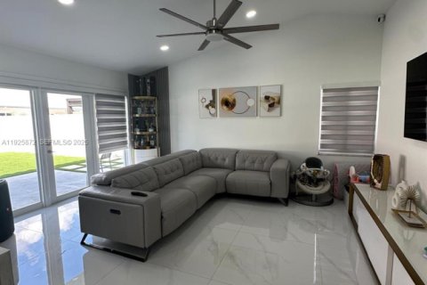 Casa en venta en Miami, Florida, 3 dormitorios, 150.04 m2 № 1984326 - foto 4
