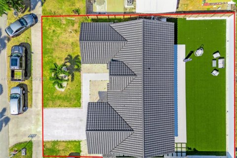 Casa en venta en Miami, Florida, 3 dormitorios, 150.04 m2 № 1984326 - foto 3