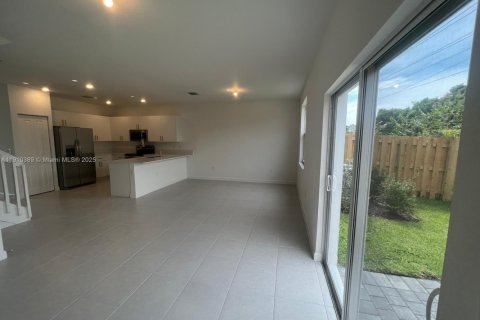 Touwnhouse à louer à Coral Springs, Floride: 3 chambres, 158.49 m2 № 1966582 - photo 5