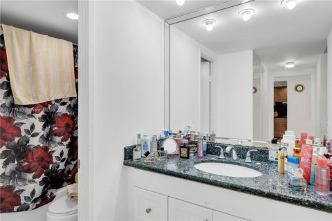 Apartamento en alquiler en Miami, Florida, 1 dormitorio, 79.99 m2 № 1713696 - foto 17