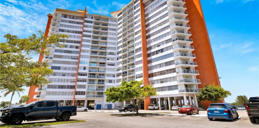 Apartamento en Miami, Florida 1 dormitorio, 79.99 m2 № 1713696