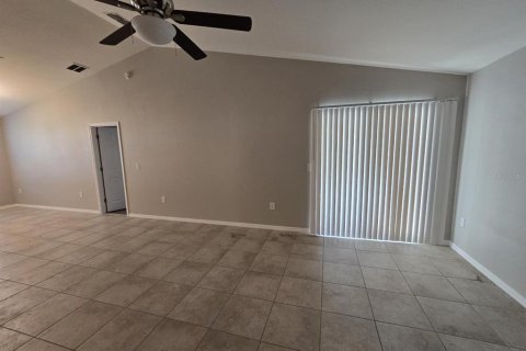 Villa ou maison à louer à Winter Haven, Floride: 4 chambres, 148.64 m2 № 2381077 - photo 3