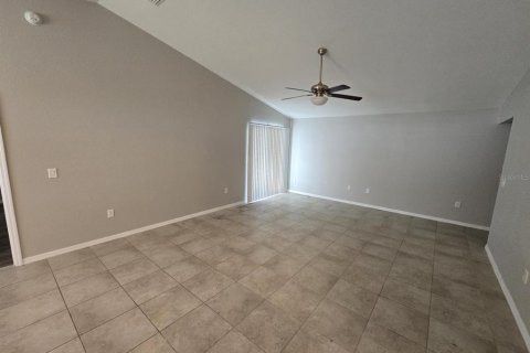 Villa ou maison à louer à Winter Haven, Floride: 4 chambres, 148.64 m2 № 2381077 - photo 2