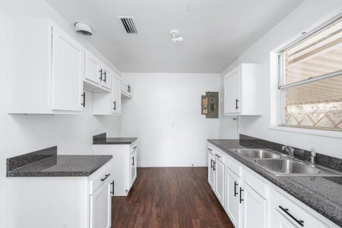 House in Jacksonville, Florida 3 bedrooms, 95.13 sq.m. № 2387163 - photo 10