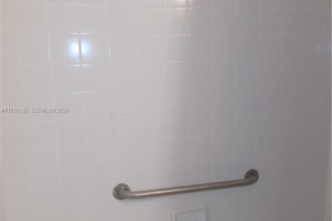 Condominio en venta en Pembroke Pines, Florida, 47.75 m2 № 2008779 - foto 10